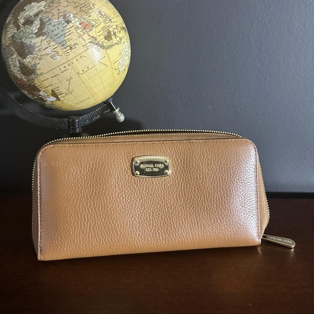 MICHAEL KORS Jet Set Cognac Travel Zip Up Large Wallet